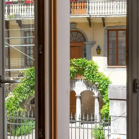 Apartment Rated 3 Stars In The Heart Of The Old Town Of